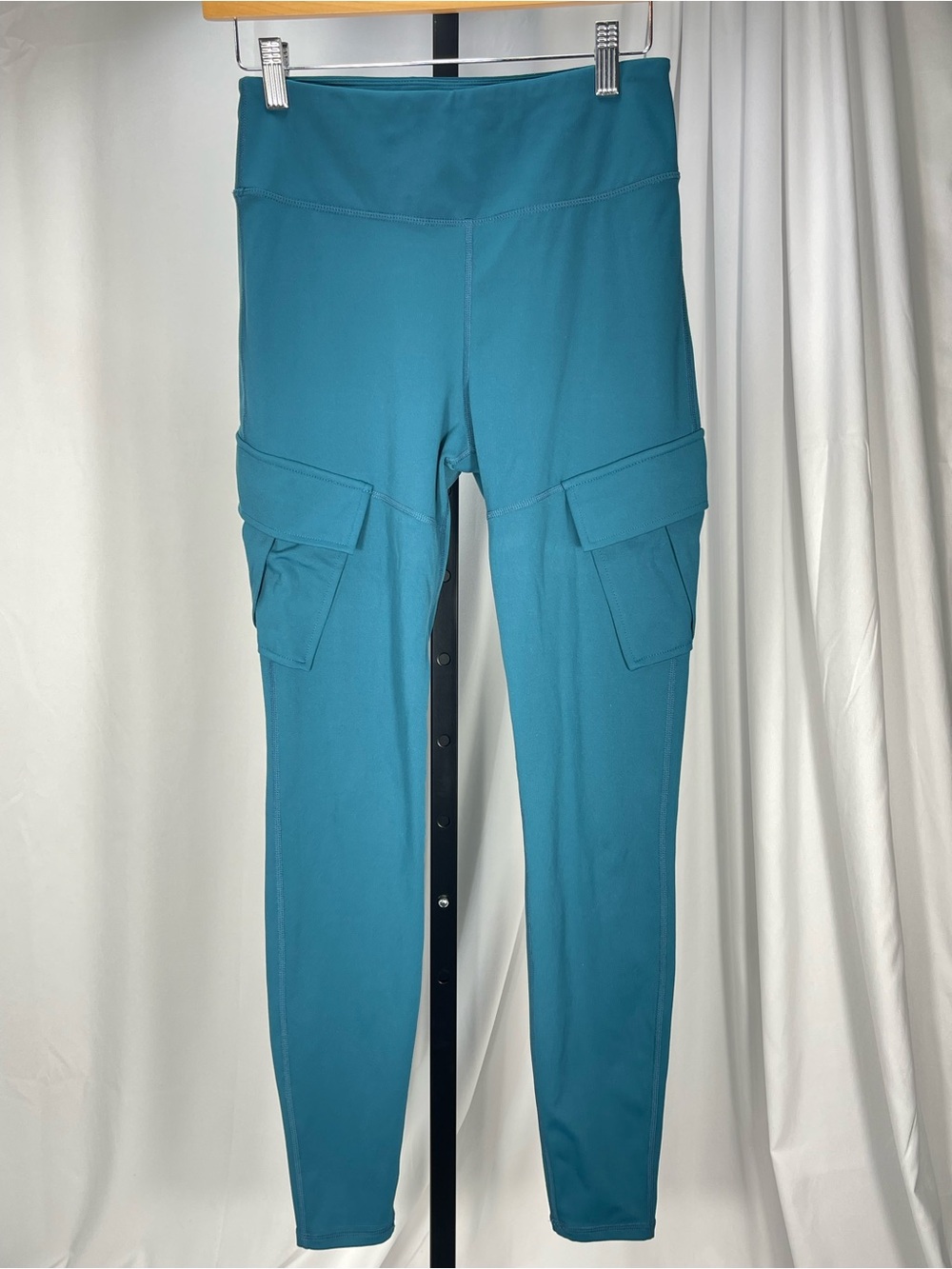 HALARA Teal day stretch, high waisted, cargo pocket, skinny yoga pants. Sz M